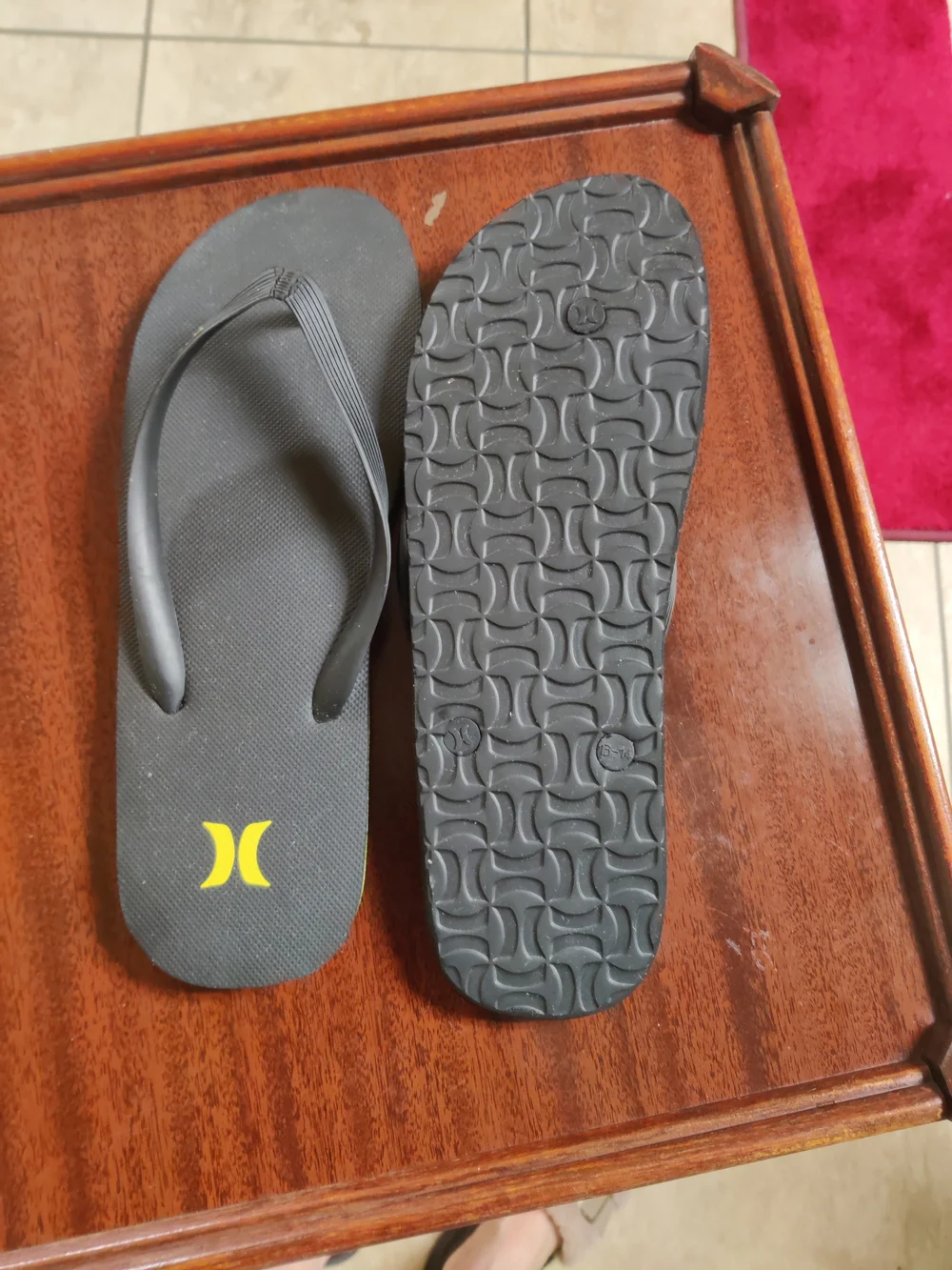 Hurley Men’s Gray Flip Flops with Yellow Logo Size 13-14